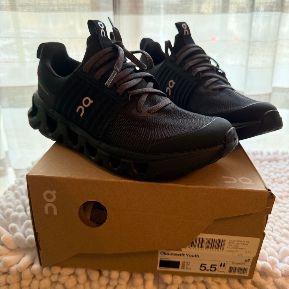 On Cloudswift Youth Running Sneakers - Black